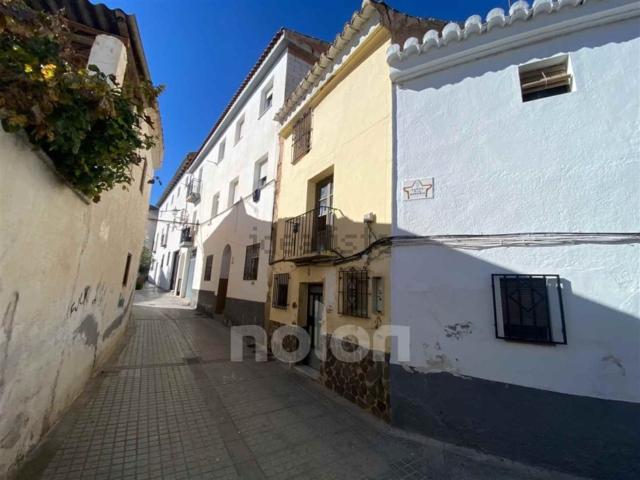 Chalet, Baza