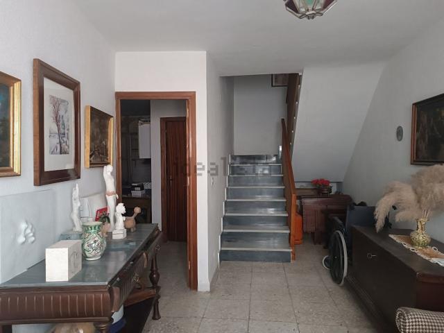 Chalet, Baza