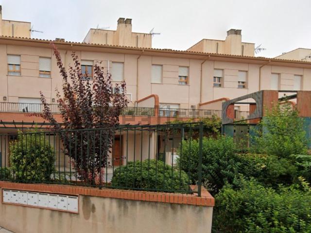 Chalet, Baza