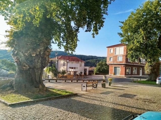 Chalet, Bande