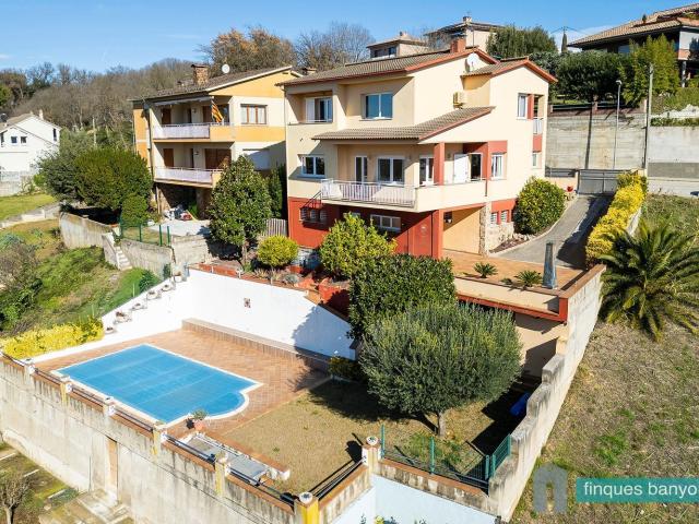 Chalet, Banyoles