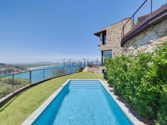 Chalet, Begur