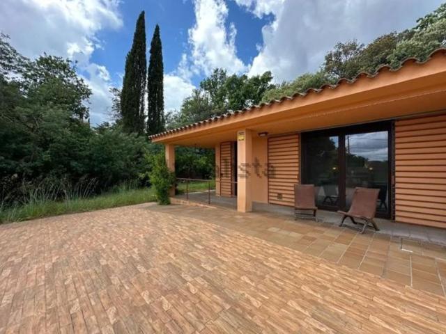 Chalet, Bescanó