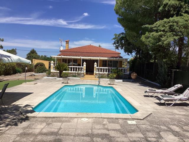 Chalet, Brozas