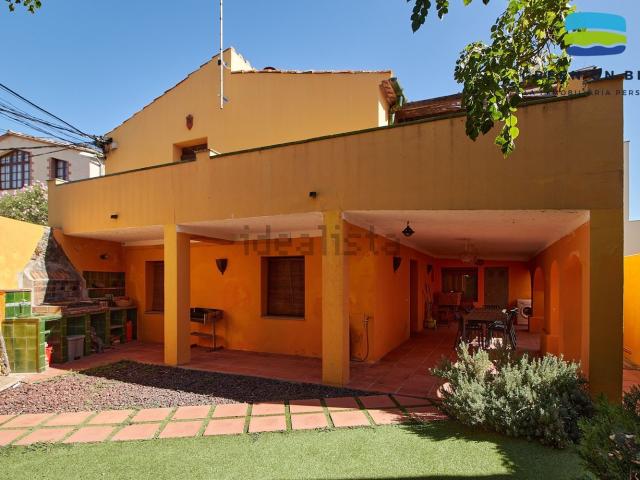 Chalet, Garriguella
