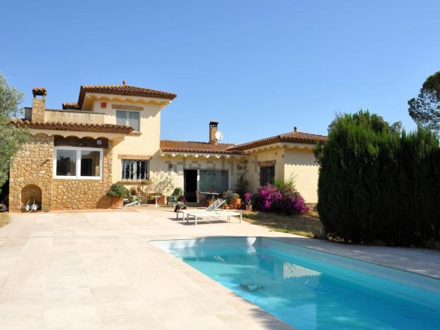 Chalet, Garriguella