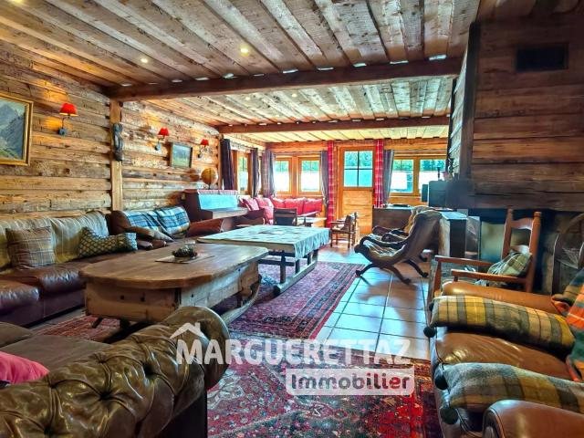 Chalet gîte 17 pièces à Verchaix