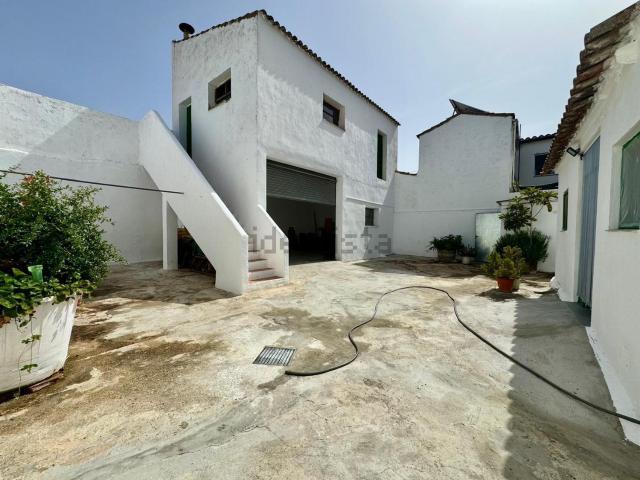 Chalet, Gimenells i el Pla de la Font