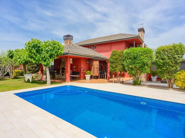 Chalet, Girona