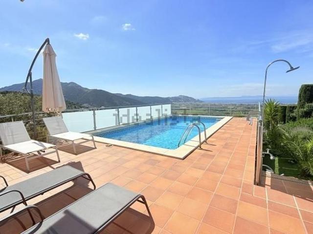 Chalet, Girona