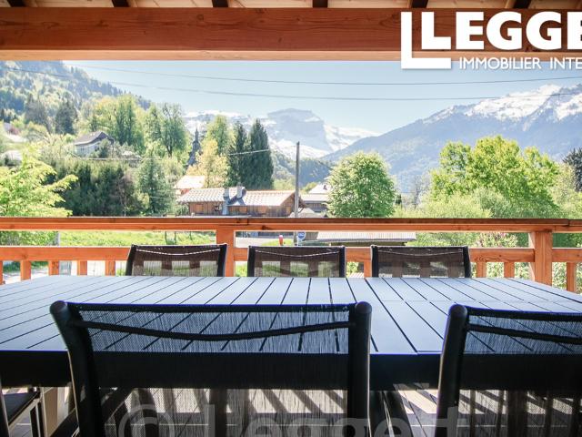 Chalet d’exception de 5 chambres, construit en 2021 à Samoëns. Accès direct au domaine skiable du Grand Massif