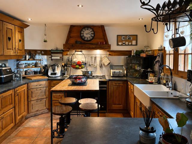 Chalet d'exception avec appartement indépendant, piscine et. 226m² Bozel