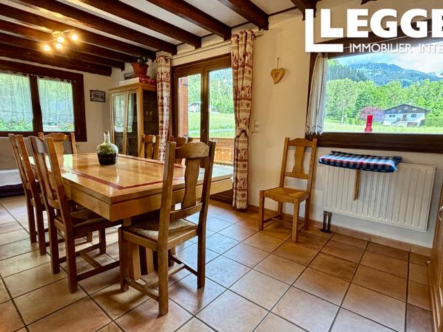Chalet de 3 chambres à vendre à Saint Gervais Mont Blanc, superbe vue, facile d'accès