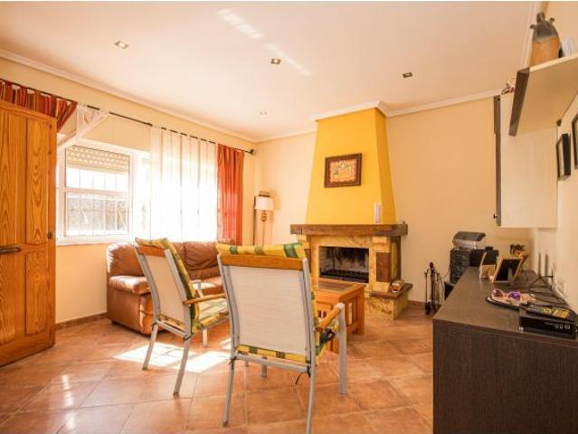 CHALET DE 3 DORMITORIOS 2 BAÑOS, PISCINA EN TORREVIEJA ZONA LOS FRUTALES ALICANTE