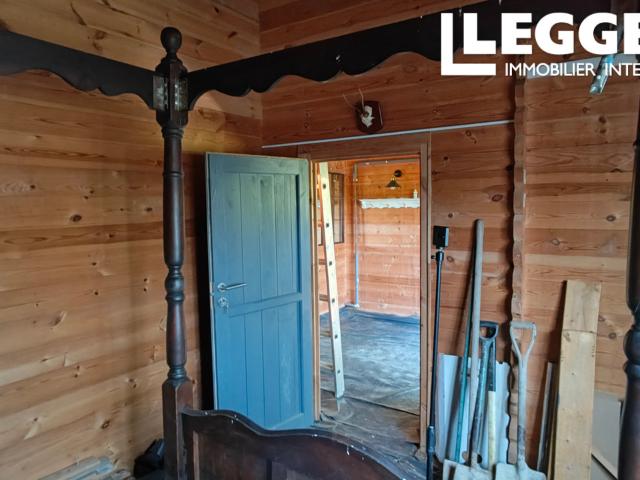 OFFRE ACCEPTEE* Chalet de 2 chambres à rénover