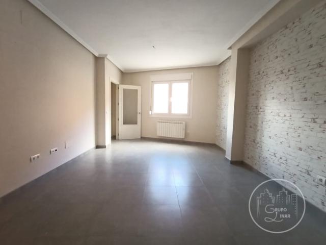 CHALET DE 4 DORMITORIOS, GARAJE PARA DOS COCHES Y AMPLIOS ESPACIOS EN EL FRESNO