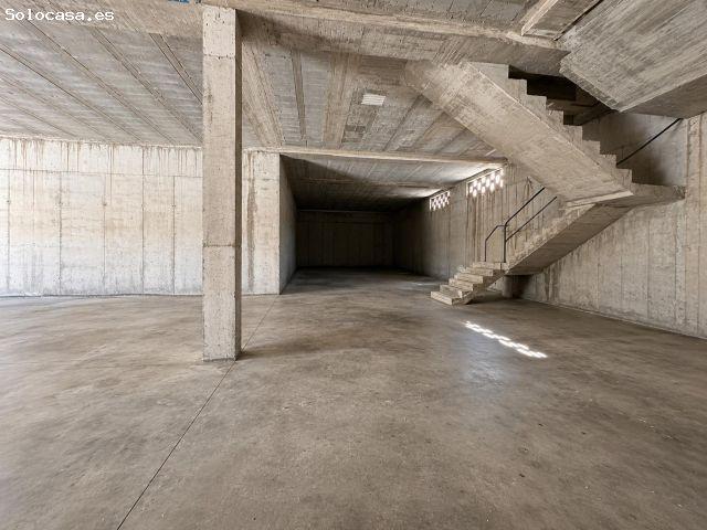 Chalet de 558 m2 con Gran Garaje, Parcela y Vistas a la Montaña en Salem
