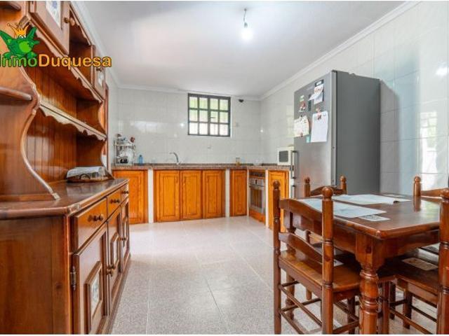 Chalet de 5 dorm. con parcela de 500 m2 en Ogijares Urb. Lomalinda