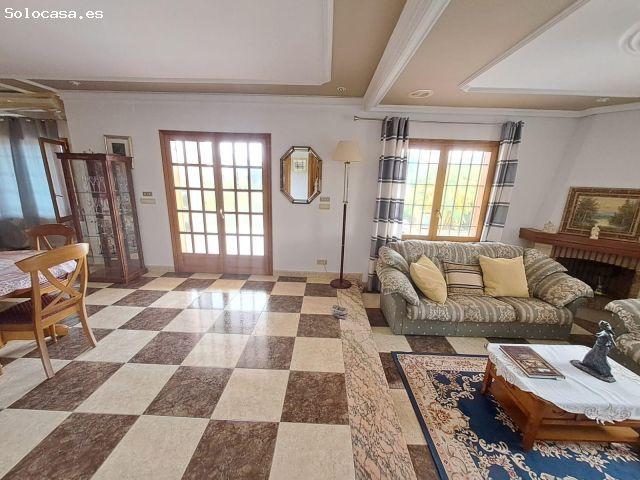 Chalet de 6 Habitaciones y 5 Baños con piscina en carretera de Santa Pola, Elche