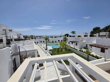Chalet de alquiler en Nerja con 3 dormitorios, parking y piscina comunitaria