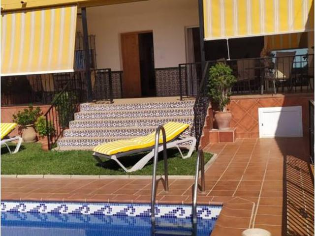 Chalet de alquiler en Nerja con 4 dormitorios y piscina privada