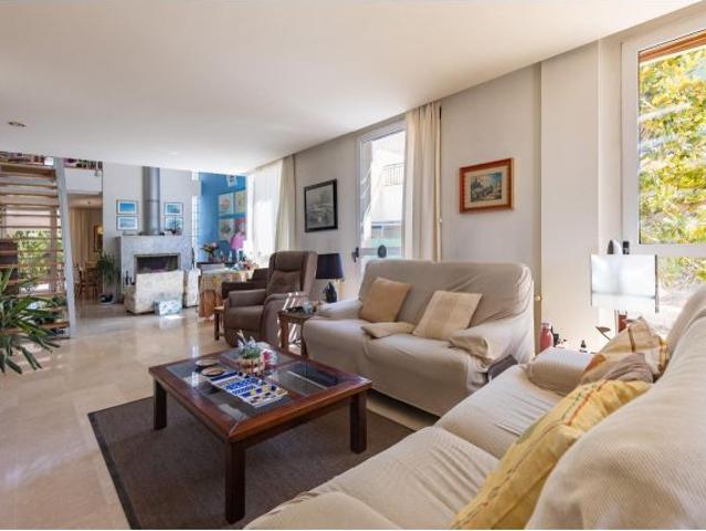 Chalet de Diseño Moderno en LEliana