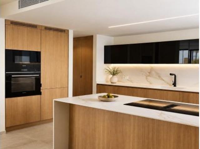 Chalet de obra nueva con piscina y vistas al mar en Génova