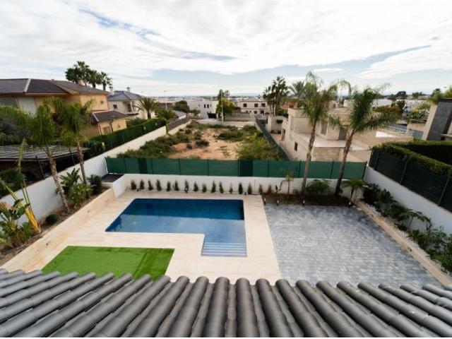 Chalet de obra nueva en Elche, urbanización Don Balbino, Peña las Águilas