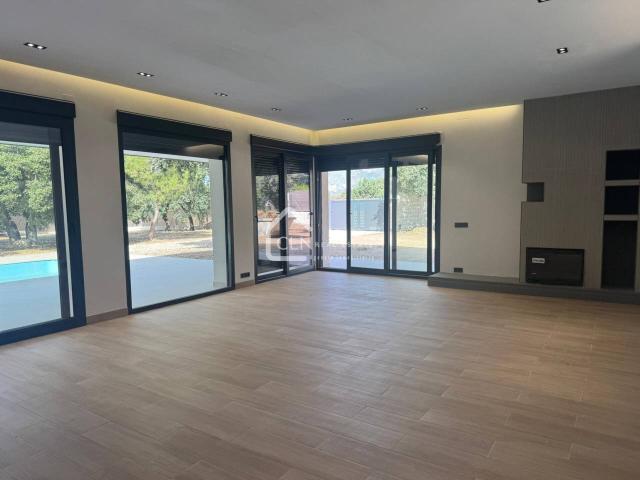 ✨ Chalet de obra nueva en esquina con piscina y aerotermia – diseño, eficiencia y exclusividad ✨