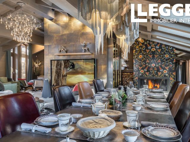 Chalet de luxe de 885m2, à Courchevel 1850 avec spa, piscine, cinéma, bar, et logement pour staff
