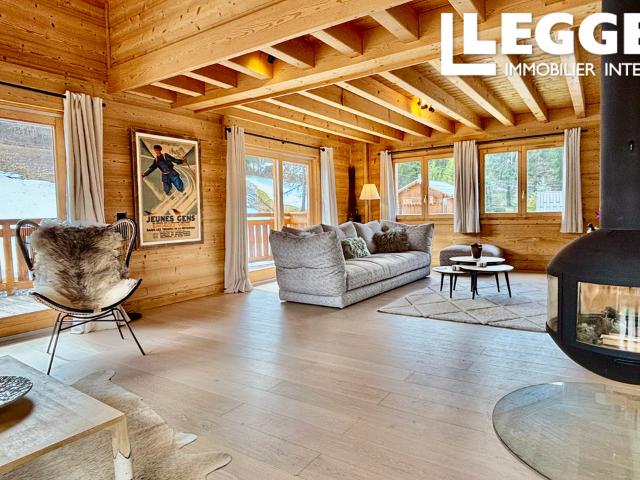 Chalet de luxe de F5 à vendre à Saint Gervais les Bains, vue sur le Mont Blanc. Grande terrasse ensoleillé