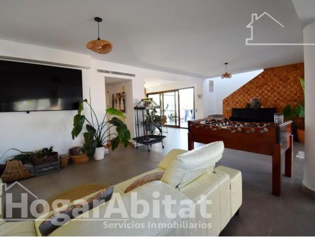 ¡CHALET DE LUJO! AMPLIO Y SOFISTICADO CON PARKING, PISCINA Y TERRAZA