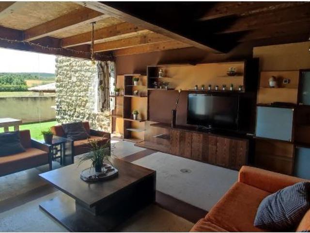 Chalet de lujo con piscina y jardín en Alcalá de Gurrea