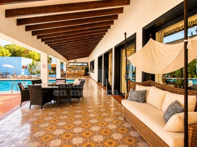 Chalet de lujo con piscina, bosque privado y más de 4.000 m² de parcela en Binixica