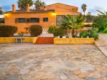 Chalet de Lujo en Alquiler con Piscina y Amplio Terreno – Secanet Villajoyosa