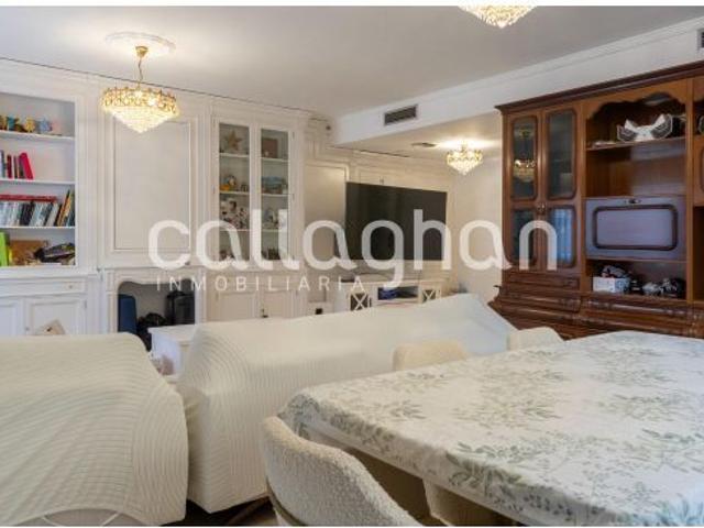 Chalet de lujo en Park Nord: 300 m2 de elegancia, jardín y todo incluido