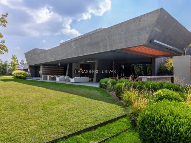 Chalet de lujo en Somosaguas: diseño vanguardista, privacidad absoluta y estilo de vida exclusivo en Madrid