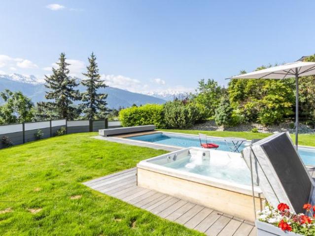 Chalet de standing de 9 pièces avec piscine extérieur et sauna