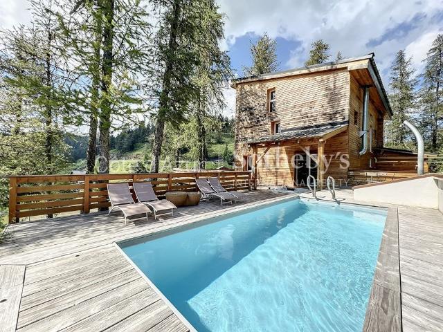 Chalet de prestige au pied des pistes à Valberg avec piscine. 310m² Péone Valberg