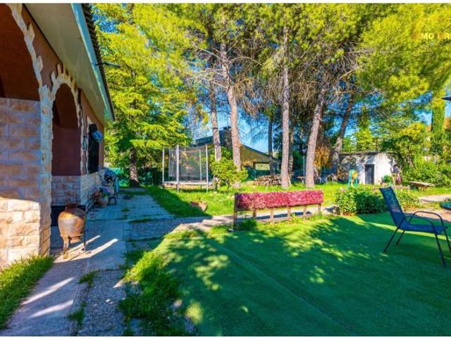 CHALET DE UNA PLANTA CON PARCELA EN EL TERMINO DE ALEAS COGOLLUDO