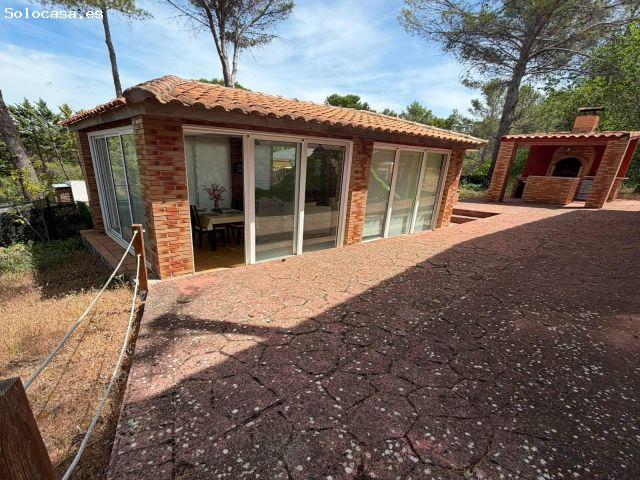 Chalet de una planta con piscina en parcela 990m2