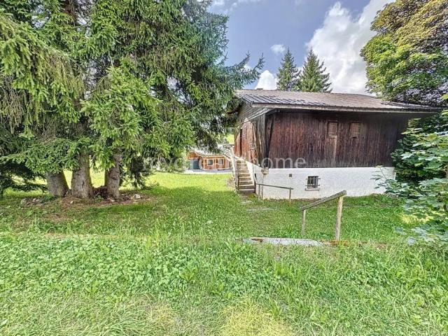 Chalet d'environ 100m² et terrain de 1105 m² en zone constructible Crest Voland 73590