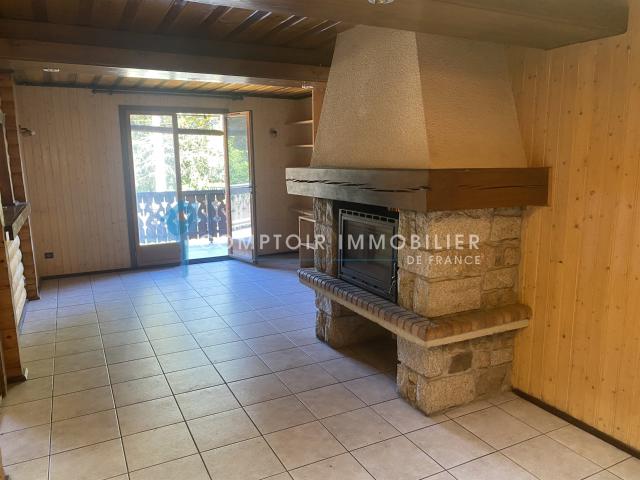 CHALET divisé en 5 appartements à BOLQUERE PYRENEES 2000 282m² Bolquère