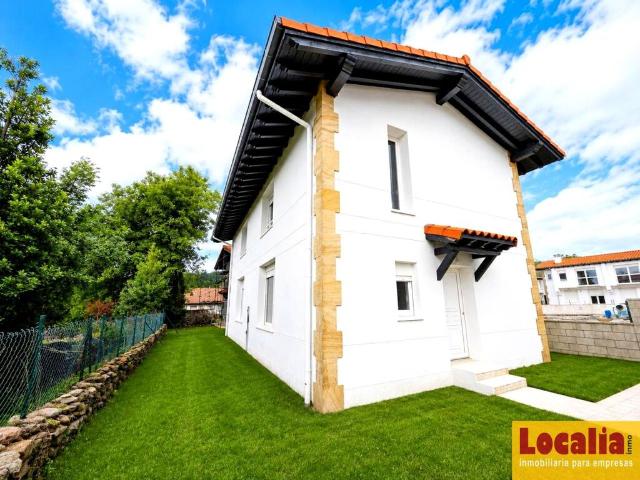 Chalet pareado con jardín en Argomilla de Cayón