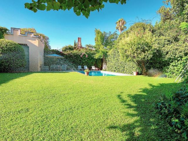 Chalet en alquiler en calle Catalunya, Sant Just Desvern, de 300 m² 5 habitaciones por 9.000