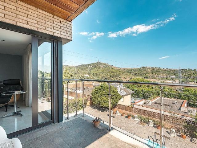 Chalet en alquiler en calle Caçadors, Sant Just Desvern, de 171 m² 4 habitaciones por 7.000