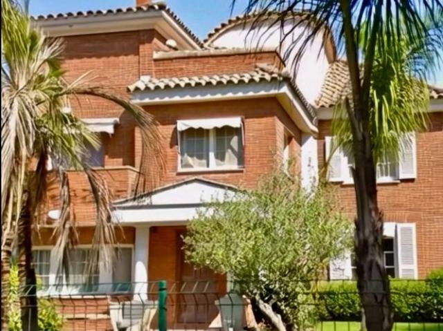 Chalet en alquiler en calle De Cadaqués, Gavà, de 320 m² 4 habitaciones por 6.100