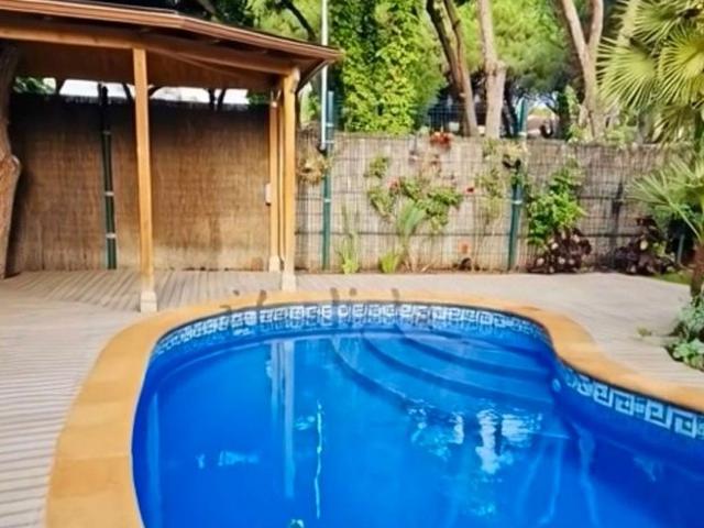 Chalet en alquiler en calle Cadaquéz&Cunit, Gavà, de 320 m² 4 habitaciones por 9.000