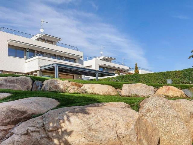 Chalet en alquiler en calle Can Calella, Sant Vicenç de Montalt, de 357 m² 2 habitaciones por 5.073