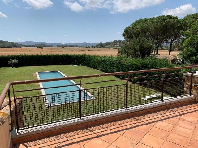 Chalet en alquiler en calle Canapost, Forallac, de 350 m² 5 habitaciones por 3.300